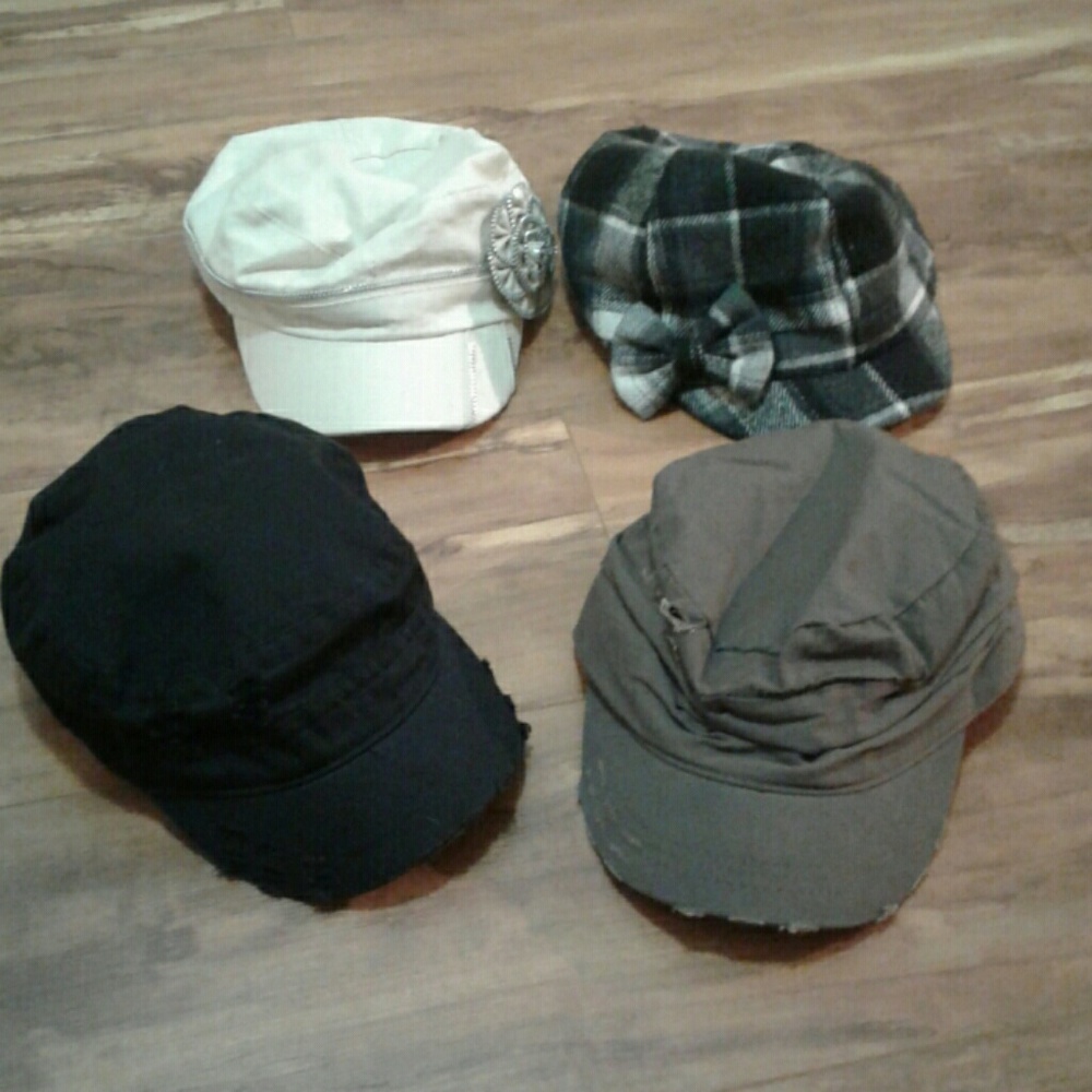 Hat bundle! Willing to seperate upon request!